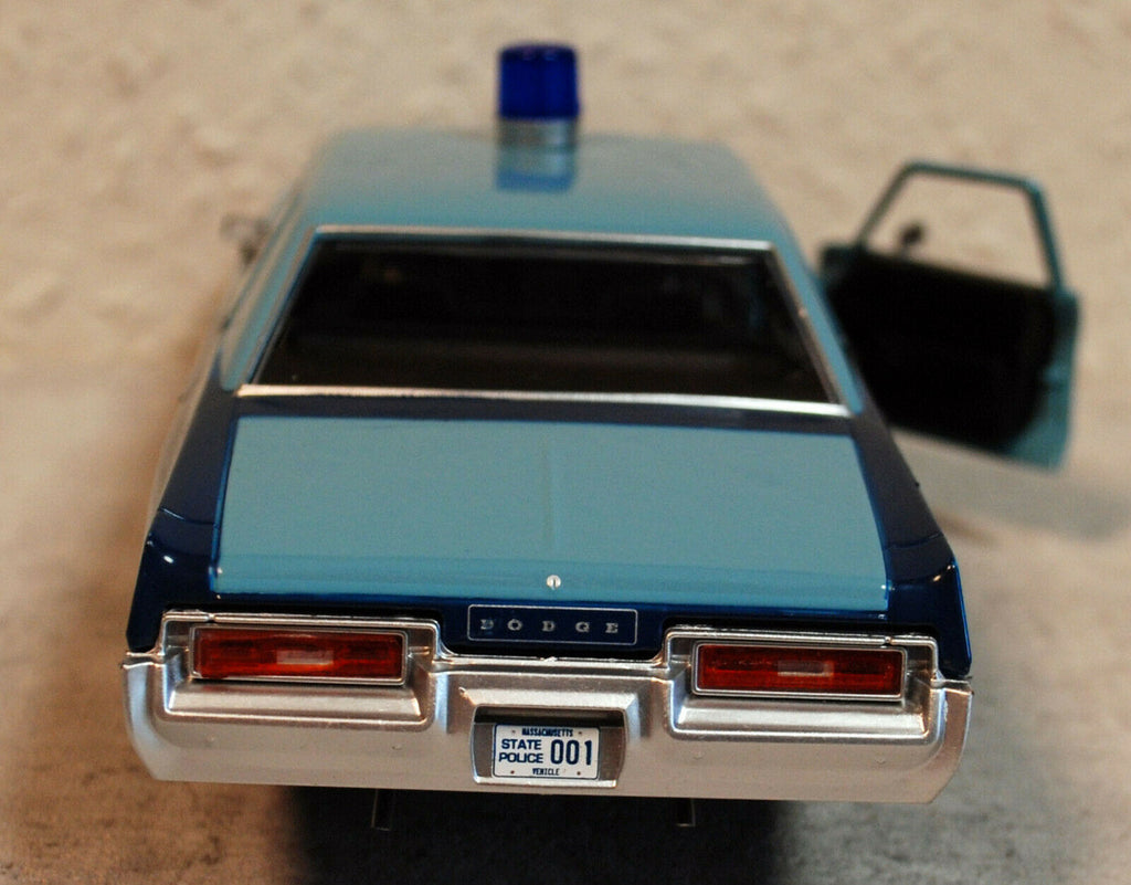 1975 Dodge Monaco Massachusetts State Police 1:24 Green Light 85532