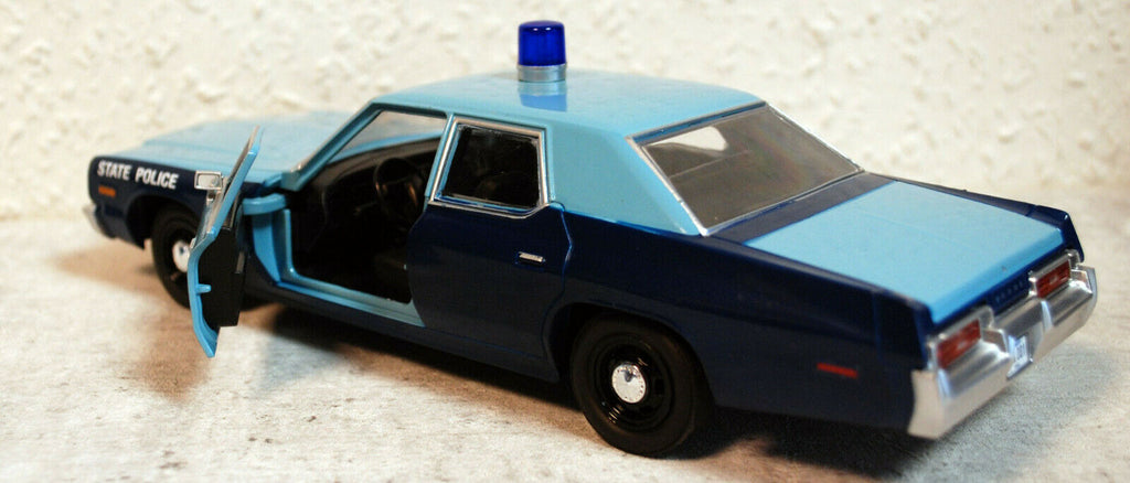 1975 Dodge Monaco Massachusetts State Police 1:24 Green Light 85532