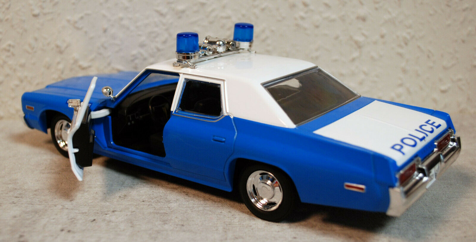 1974 Dodge Monaco Chicago Police Department 1:24 Green Light 85541