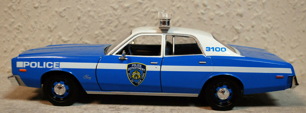 1975 Plymouth Fury New York City Police Department 1:24 Green Light 85542
