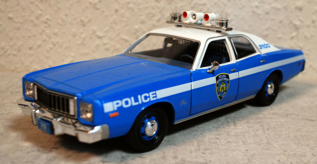 1975 Plymouth Fury New York City Police Department 1:24 Green Light 85542