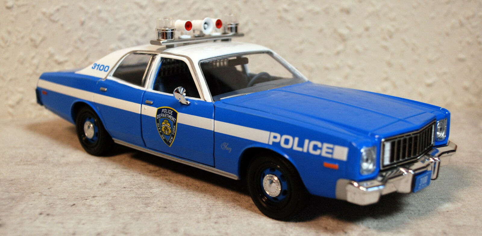 1975 Plymouth Fury New York City Police Department 1:24 Green Light 85542