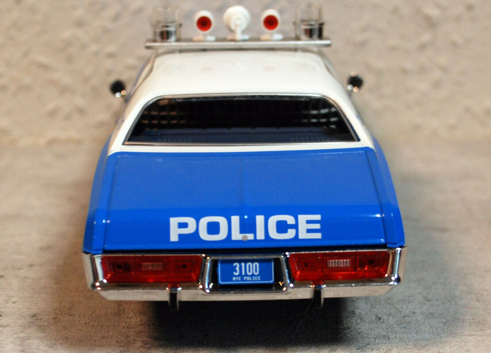 1975 Plymouth Fury New York City Police Department 1:24 Green Light 85542