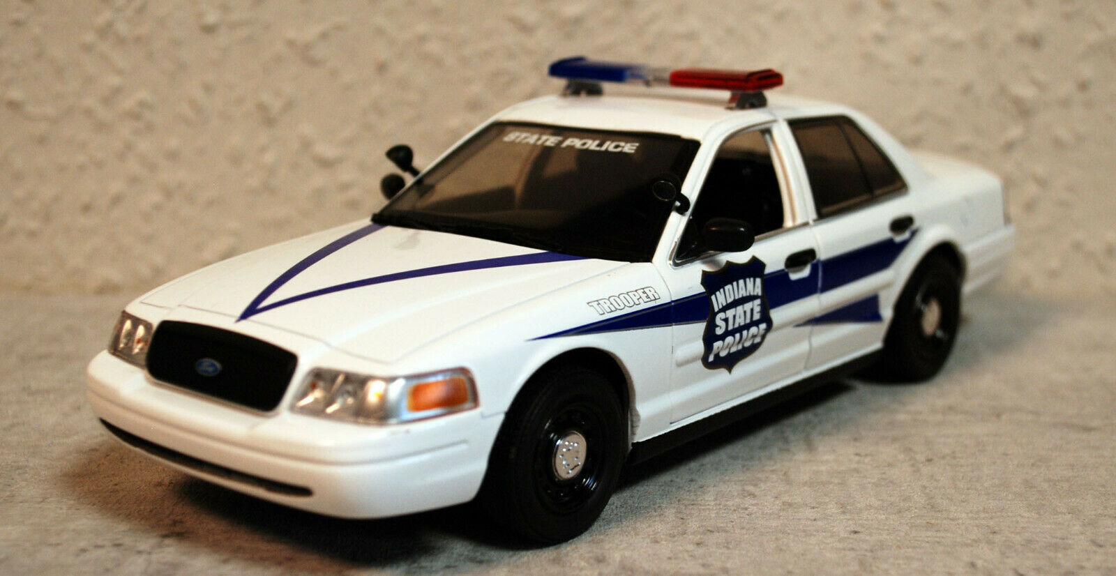 2008 Ford Crown Victoria Indiana State Police 1:24 Green Light 85543