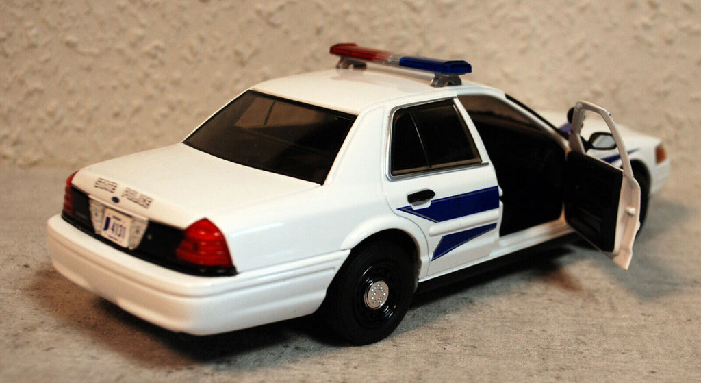2008 Ford Crown Victoria Indiana State Police 1:24 Green Light 85543
