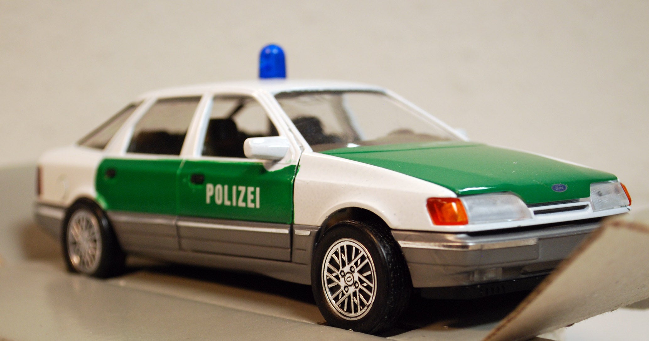 1985 Ford Scorpio Polizei 1:24 Schabak 1500