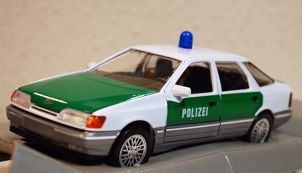 1985 Ford Scorpio Polizei 1:24 Schabak 1500