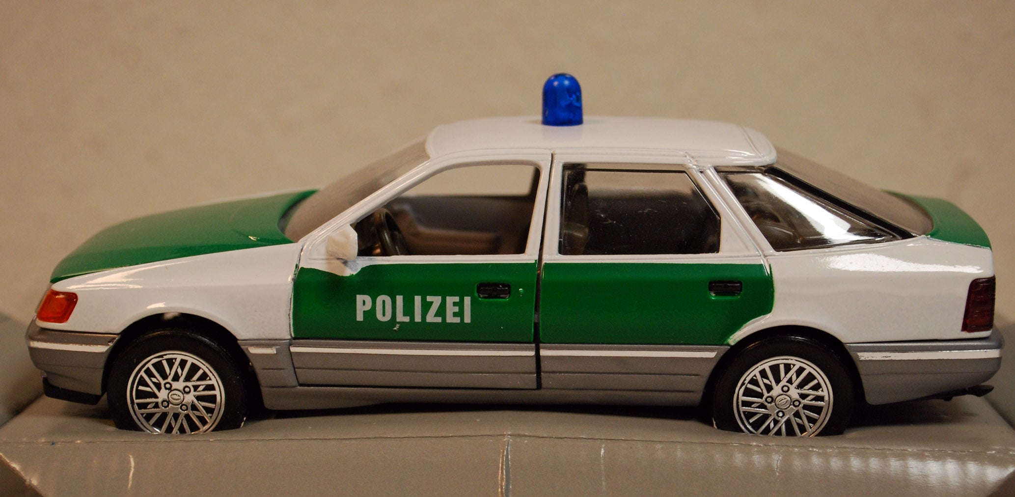 1985 Ford Scorpio Polizei 1:24 Schabak 1500