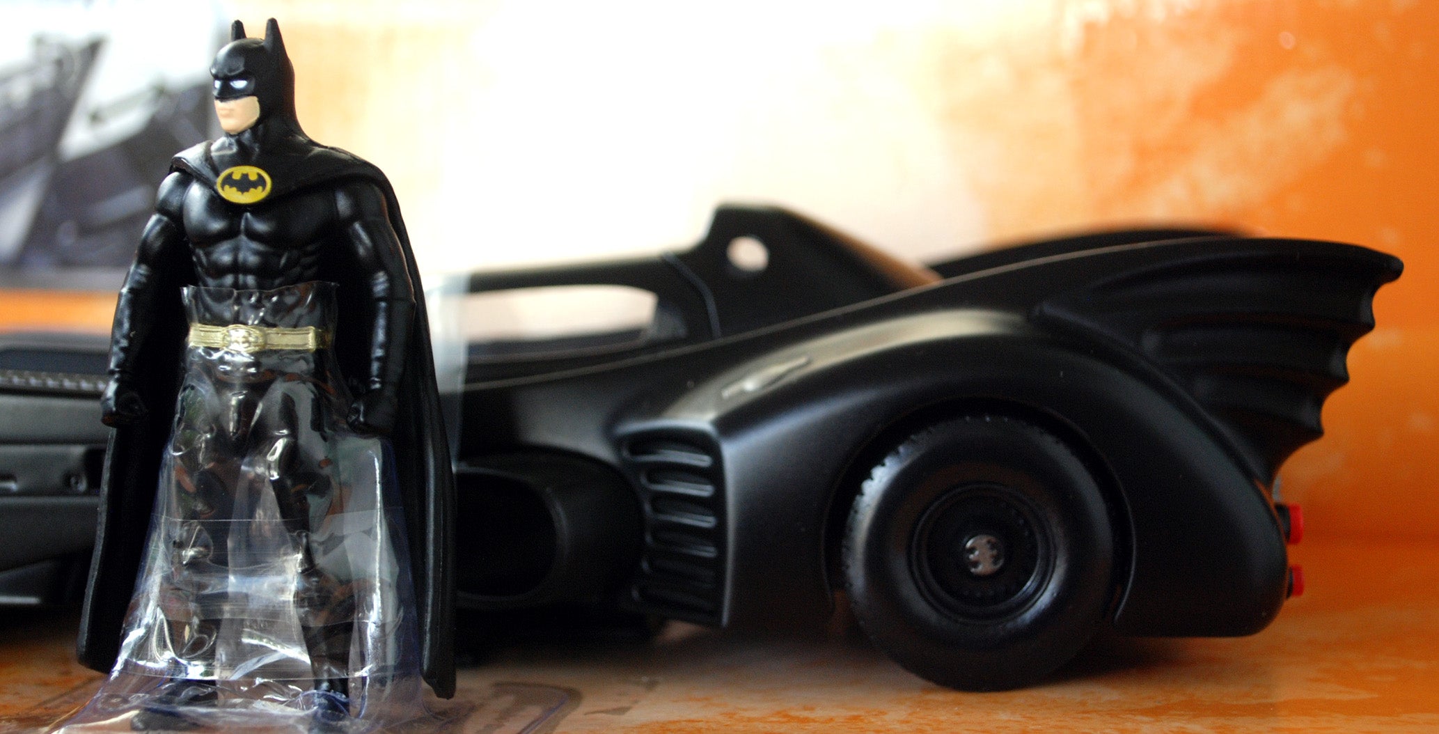 1989 Batmobile mit Batman 1:24 Jada 98260