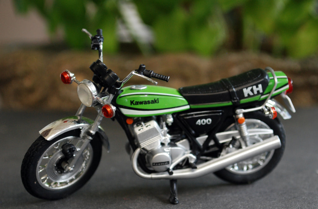 Aoshima 074497 1972 Kawasaki KH 400 ZII 1:24 Fertigmodell