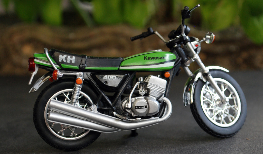Aoshima 074497 1972 Kawasaki KH 400 ZII 1:24 Fertigmodell