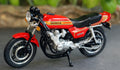 Aoshima 817117 Honda CB 750 F 1:24 Fertigmodell