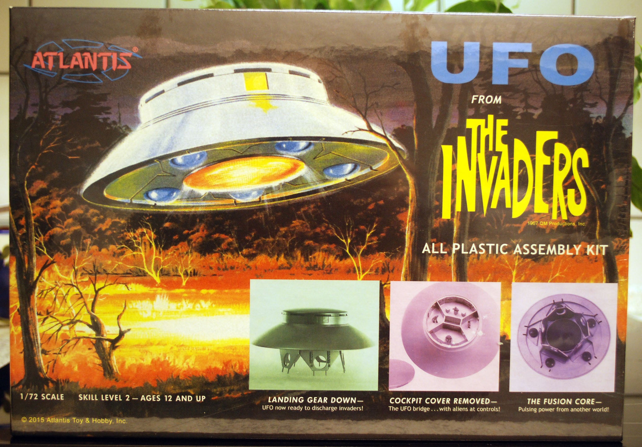 Flying Saucer UFO from The Invaders Fliegende Untertasse 1:72 Atlantis 1006