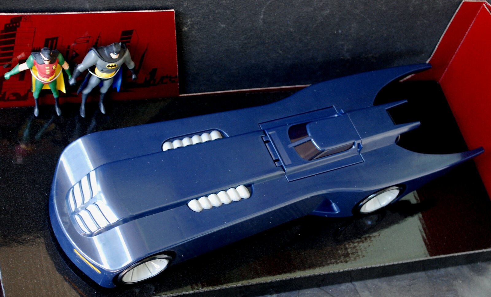 1960er Batmobile mit Batman und Robin Animated TV Series, 1:24, NJCroce 2017 neu