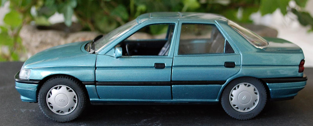 1991 Ford Orion Petrol 1:24 Schabak 1527
