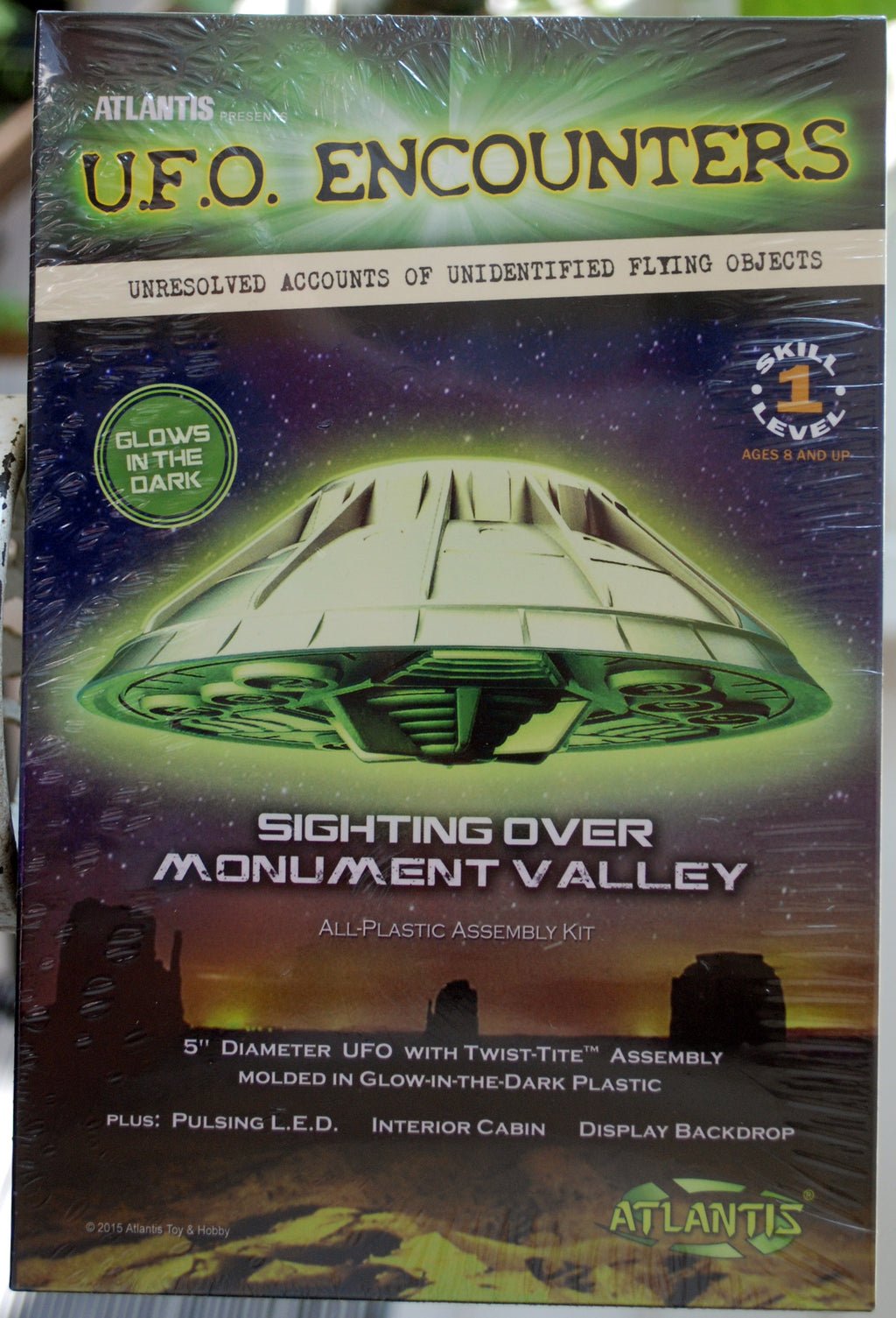 Atlantis 1007G U.F.O. Encounters UFO inkl. Led Beleuchtung Glow in the dark 1:72