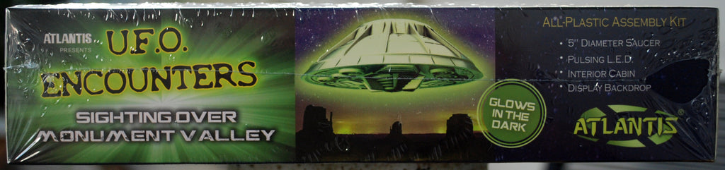 Atlantis 1007G U.F.O. Encounters UFO inkl. Led Beleuchtung Glow in the dark 1:72