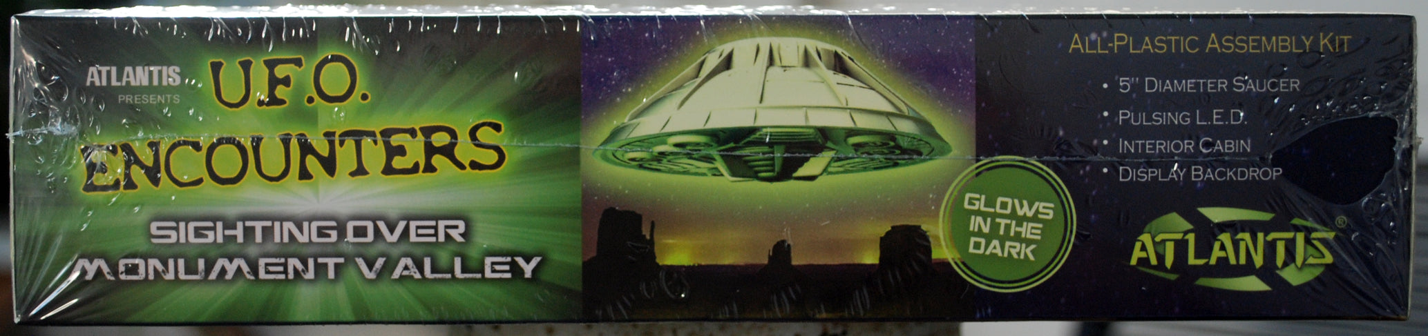 Atlantis 1007G U.F.O. Encounters UFO inkl. Led Beleuchtung Glow in the dark 1:72