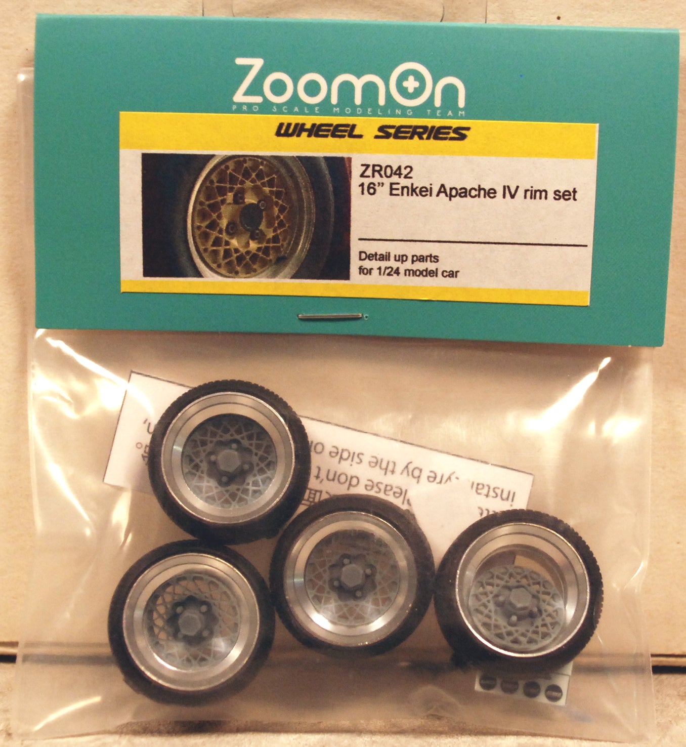 ZoomOn ZR042 Enkei Apache Felgen 16 Zoll inkl. Reifen 1:24