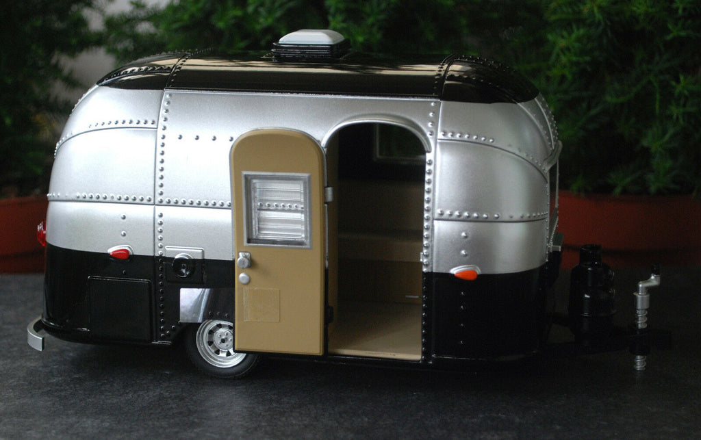 Airstream 16` Bambi Camping Trailer Camping Anhänger, 1:24, Green Light 18224
