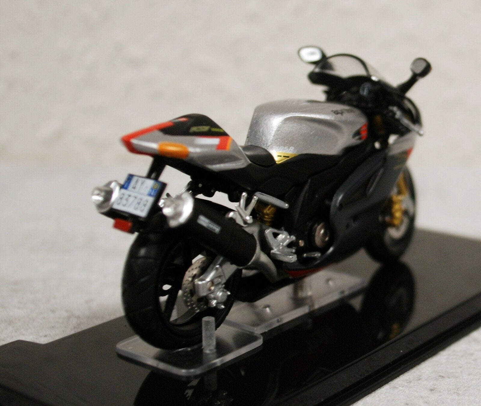 2004 Aprila RSV 1000 R Supersportler 1:24 Atlas Edition