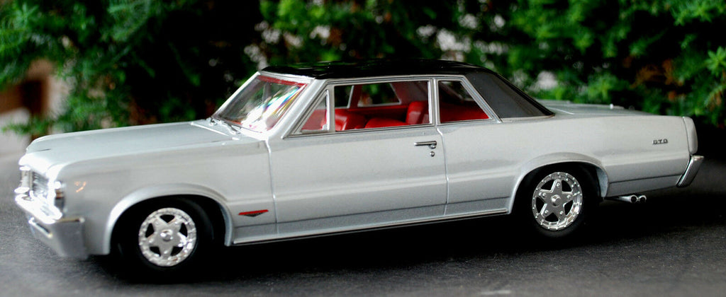 1964 Pontiac GTO Silber 1:24 Autoworld 24007 diecast Fertigmodell