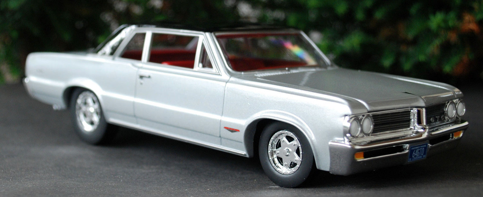 1964 Pontiac GTO Silber 1:24 Autoworld 24007 diecast Fertigmodell