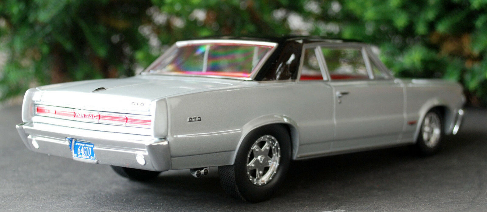 1964 Pontiac GTO Silber 1:24 Autoworld 24007 diecast Fertigmodell