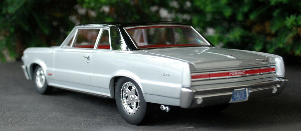 1964 Pontiac GTO Silber 1:24 Autoworld 24007 diecast Fertigmodell