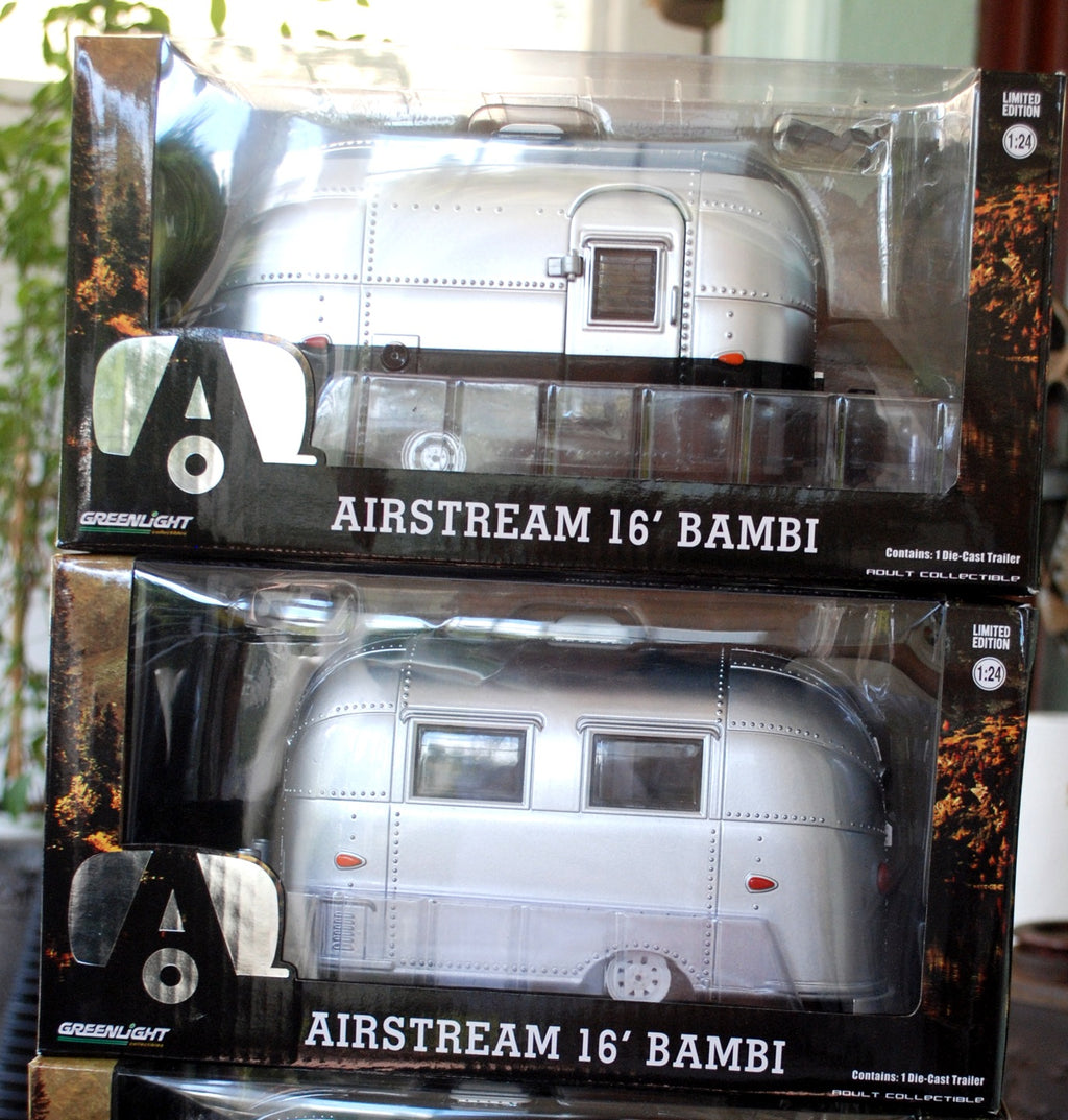 Airstream 16` Bambi Camping Trailer Camping Anhänger, 1:24, Green Light 18224