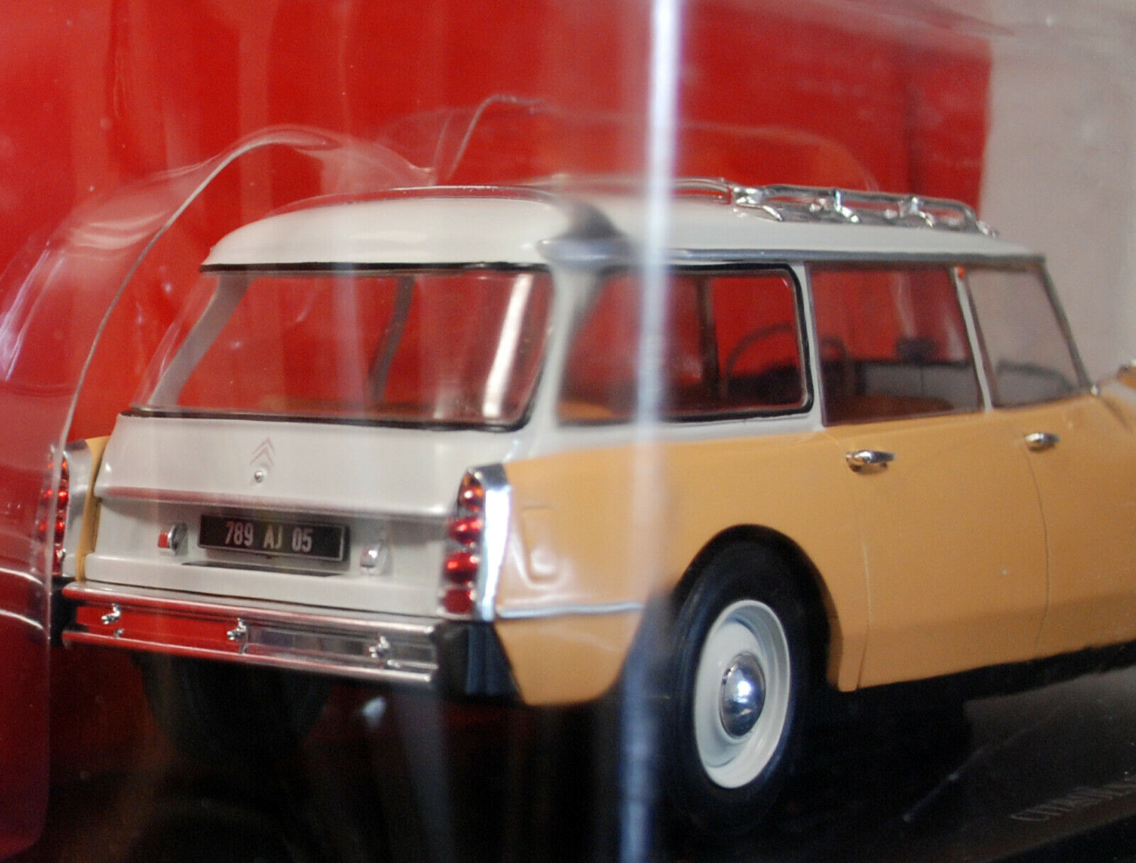 1955 Citroen ID 19 Break Stationwagon 1:24 Fabbri / White Box / Hachette
