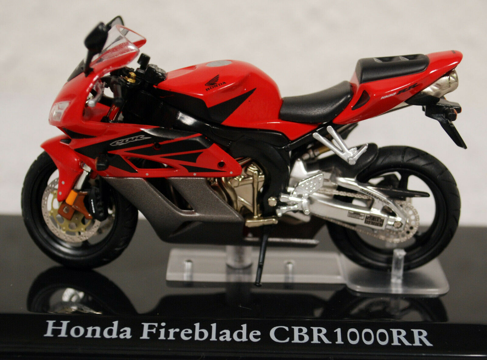 2004 Honda CBR 1000 RR Fireblade Superbike 1:24 Atlas Edition