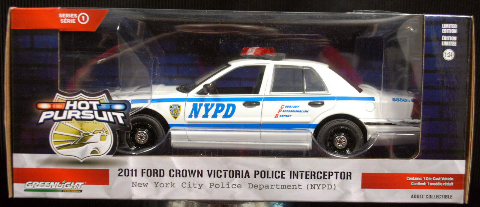 2011 Ford Crown Vic. NYPD 1:24 Green Light 85513