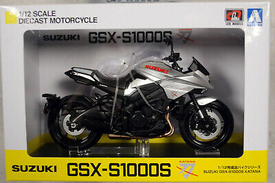 Suzuki GSX S 1000 S Katana Glass Mystic Silver Fertigmodell 1:12 Aoshima 106174