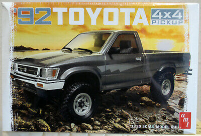 AMT 1082 1992 Toyota 4x4 Pickup 1:20