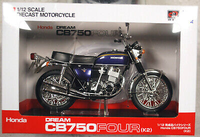 Honda CB 750 Four K2 Purple Metallic Fertigmodell 1:12 Aoshima 106594
