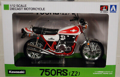 Kawasaki 750 RS Z2 rot / weiß 1:12 Aoshima 105955