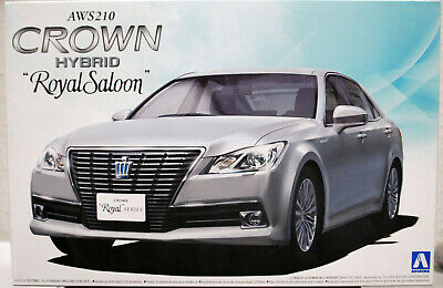 Aoshima 008454 2014 Toyota Crown Royal Saloon Hybrid AWS210 JDM 1:24