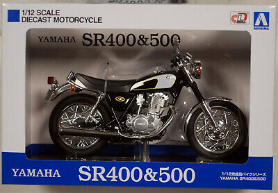 Yamaha SR 400 & 500 glittering black 1:12 Aoshima 105856