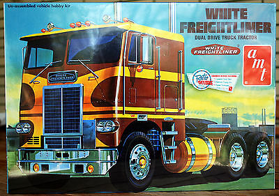 White Freightliner Dual Drive Tractor, 1:25, AMT 620