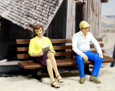 SET 331501 Pola 2 Sitzende Figuren handbemalt & Parkbank 1:24 1:22,5  neu 2020