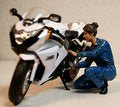 38372 American Diorama Biker Girl Chole Motorrad Fahrer Schrauber 1:12 Neu 2019