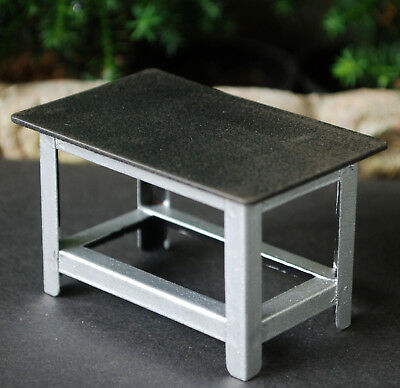 77531 American Diorama Metal Work Bench Metall Werkbank Werktisch 1:24