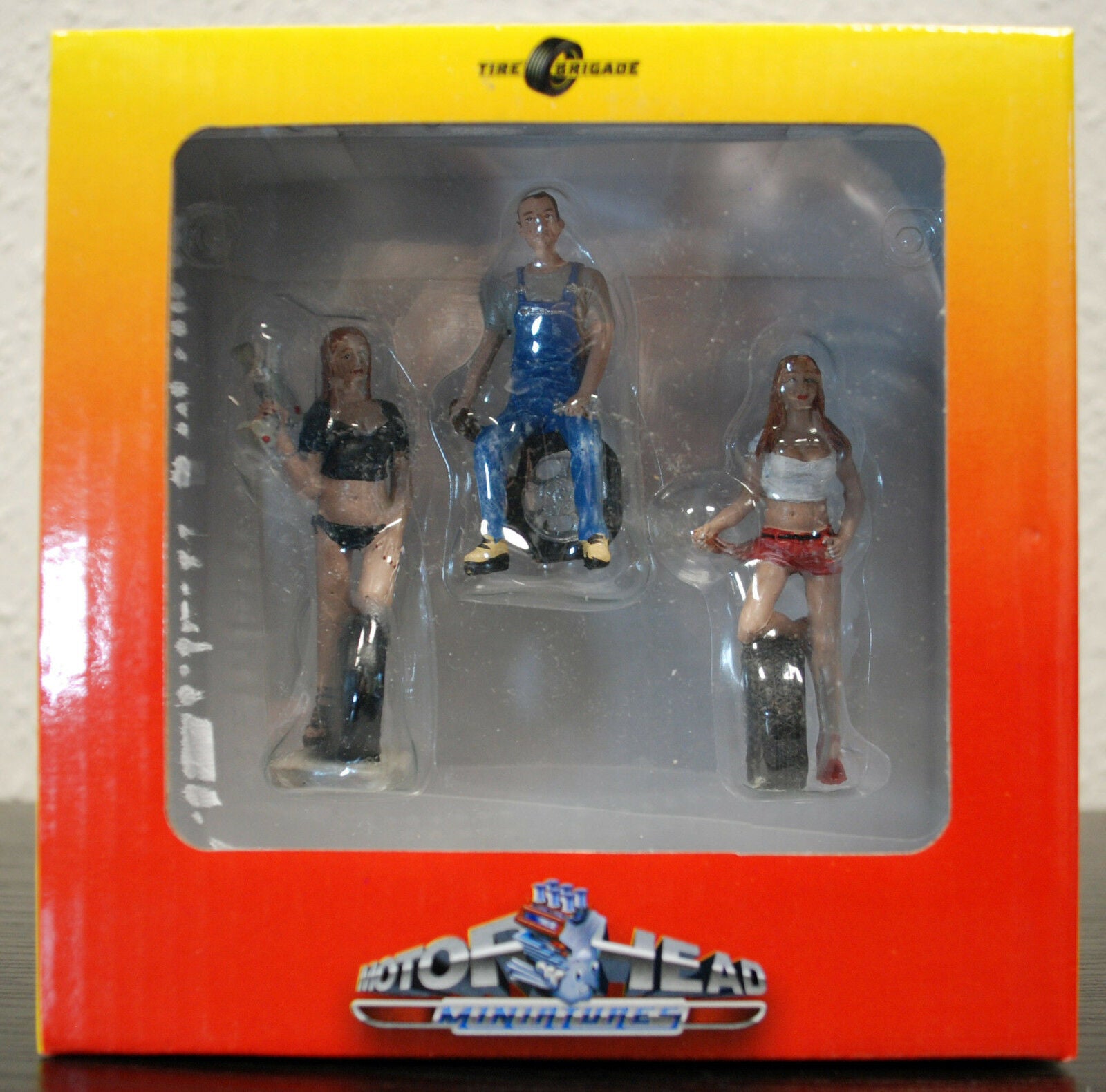 773 Motorhead Miniatures Tire Brigade Andie, Derek & Michelle 1:24