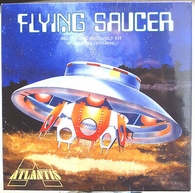 Flying Saucer Invasion von der Vega Fliegende Untertasse 1:72 Atlantis 256