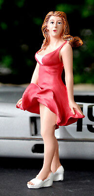 77508 American Diorama 70´s Figur VIII gehendes Mädel sexy Girl 1:24