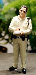 77513 American Diorama Sheriff Writing Ticket Polizei 1:24