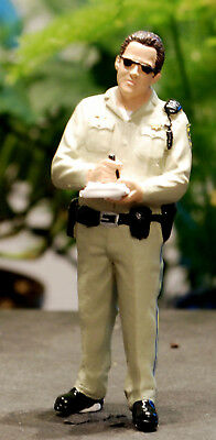 77513 American Diorama Sheriff Writing Ticket Polizei 1:24