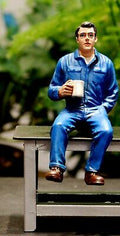 77500 American Diorama Werkstatt Team Mechanic Johnny drinking coffee 1:24