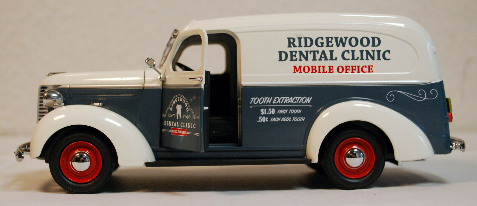1939 Chevrolet Panel Truck Norman Rockwell 1:24 Greenlight 18249